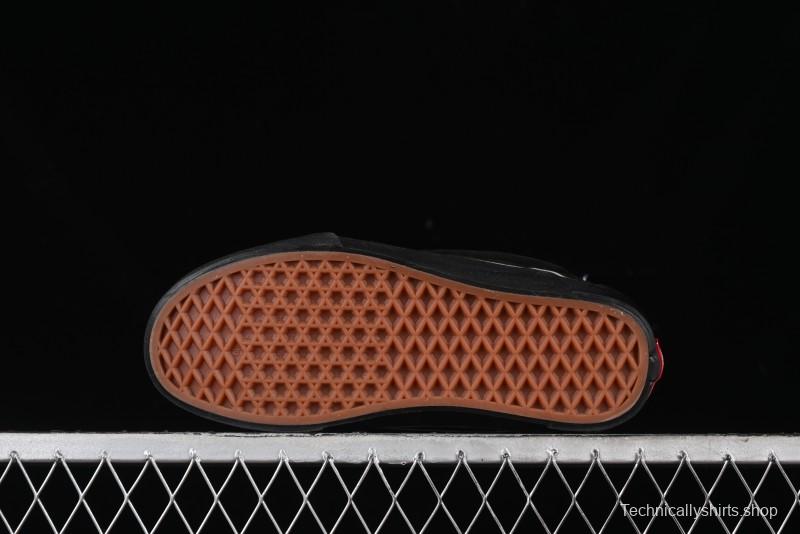 Vans Knu Skool Low Top Retro Casual Vulcanized Slip-On Shoes in Black - VN000CRPBMA