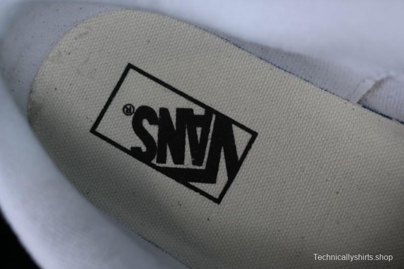 Vans Classics Knu Skool Retro Sneakers in Black & White - VN0AUAK375