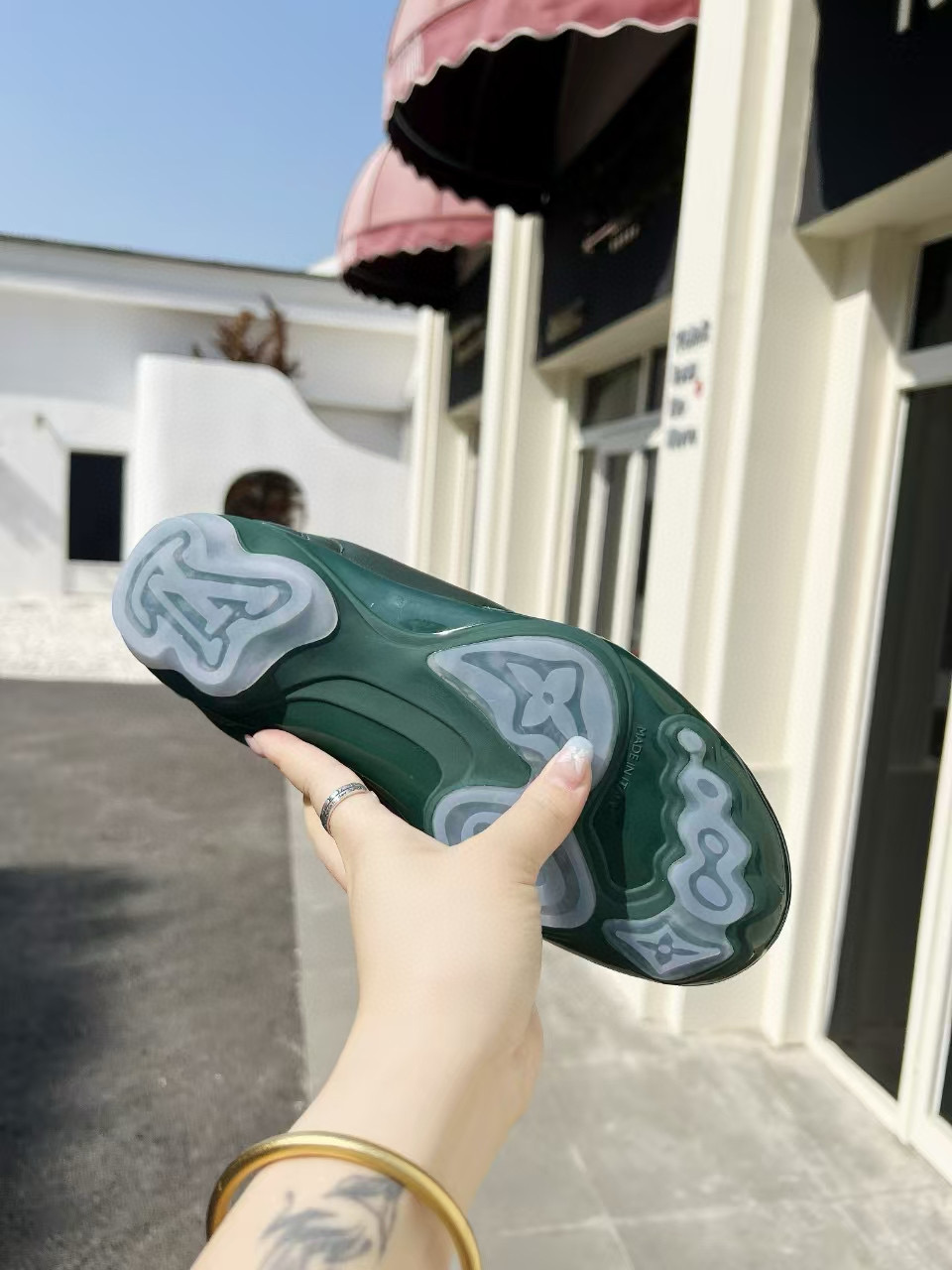 2025 Unisex Louis Vuitton Green Leather Sneakers MJ00380