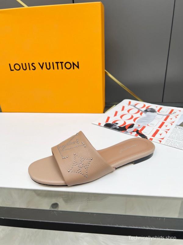 2025 Slippers Louis Vuitton Beige Leather Studded LY00200