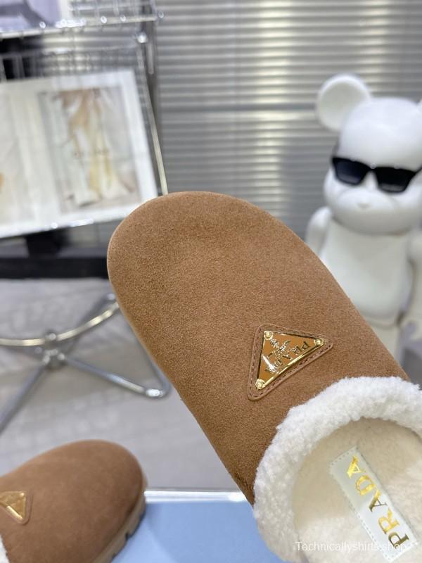 Prada Fall/Winter 2025 New Shearling Mule with Triangle Buckle Enclosed Toe - KFY00270