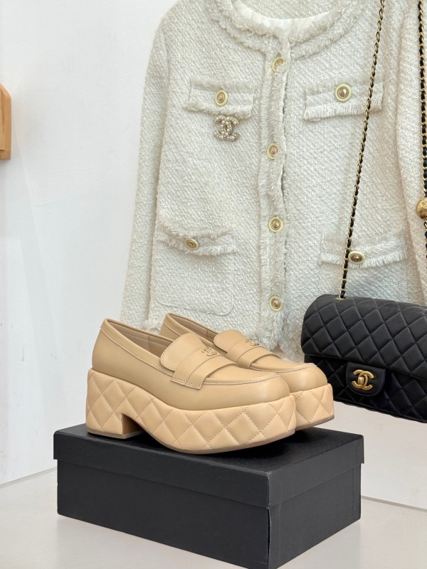 Chanel 25K Fall/Winter New Double C Platform Loafer Shoes with Waterproof Platform - KFY00320