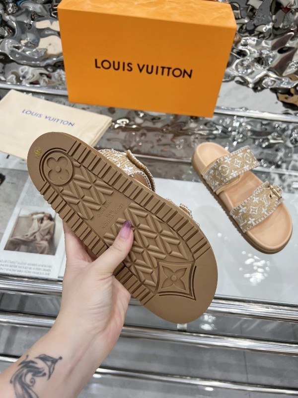 Louis Vuitton 2025 Spring/Summer New Slippers with Embroidered Design and 4cm Platform - LY00250