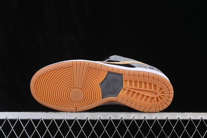Nike SB Dunk Low Skateboarding Shoes with Cushioned Collar - BQ6817-204