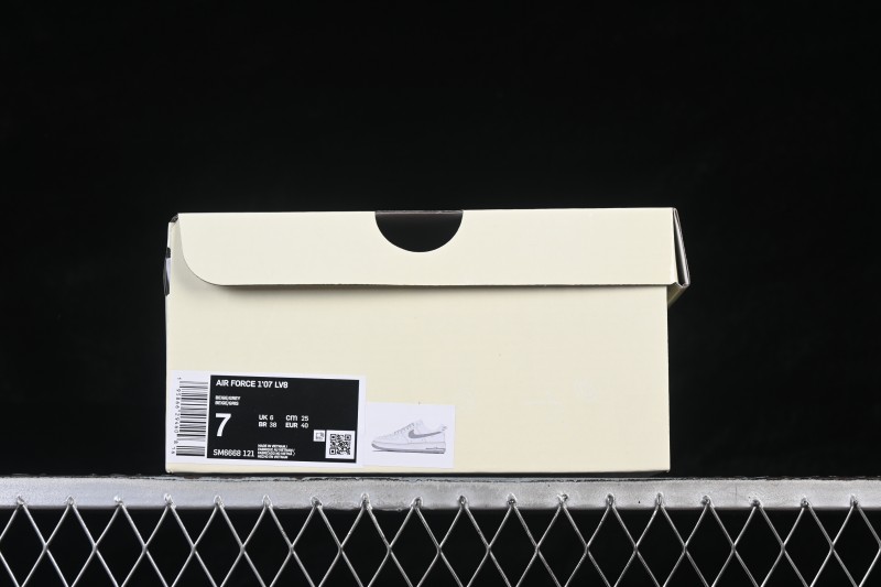 Nike Air Force 1 '07 Low Lifestyle Sneakers with Classic Leather Upper and Cushioned Midsole - SM6668-121