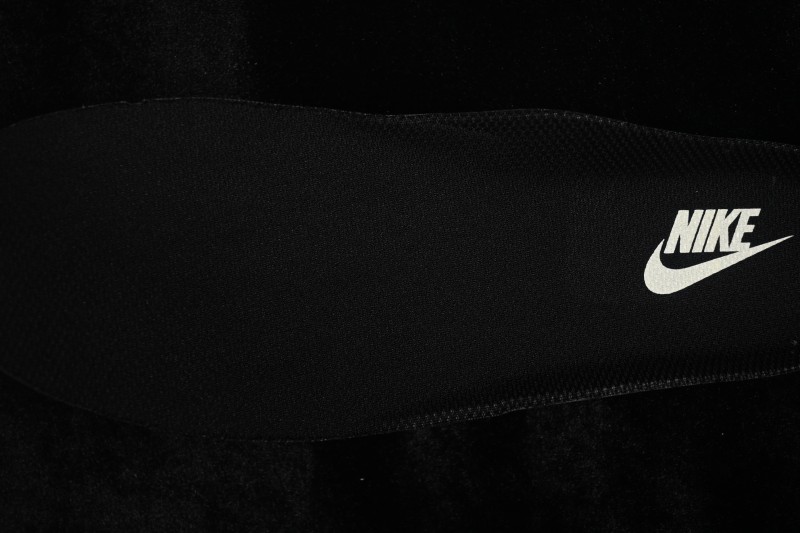 Nike Air Force 1 '07 Low Casual Sneakers with Two-Tone White and Black Design and Full-Length Air Cushion - DW8806-001
