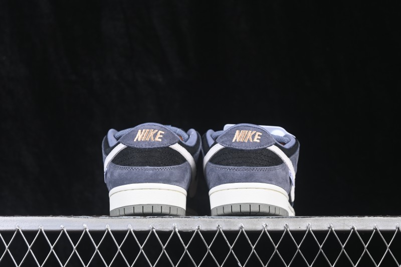 Nike SB Dunk Low Skateboarding Shoes with Cushioned Collar and Vulcanized Sole - HF3063-002
