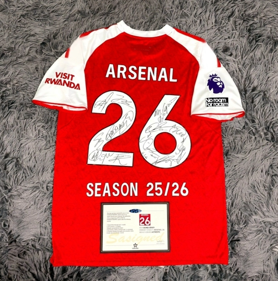 Arsenal 25/26 Team Signed