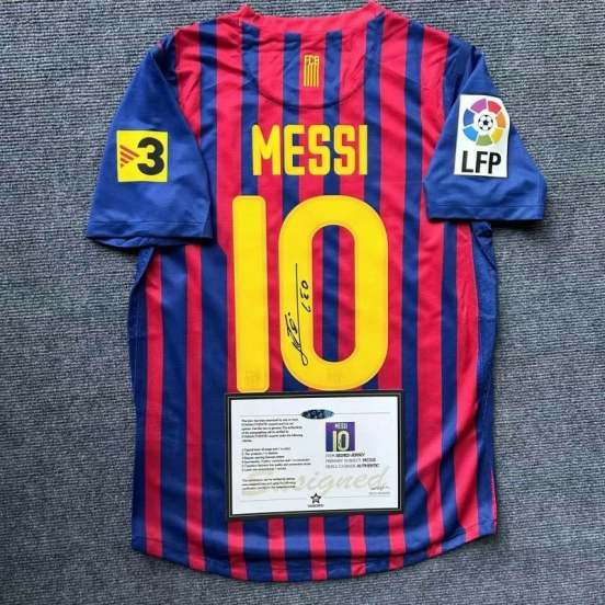 Leo Messi Barcelona 11/12 Signature Jersey