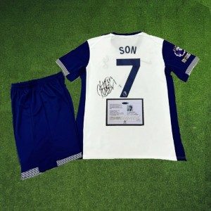 son kids 24/25 signed kit